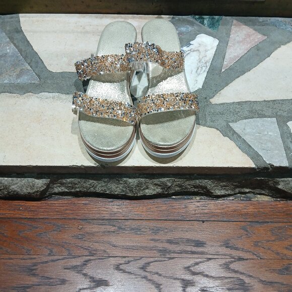 Sandals - Picture 1 of 3